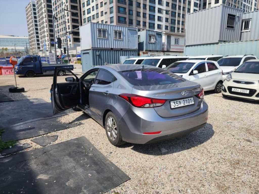 HYUNDAI Avante - Vista 4