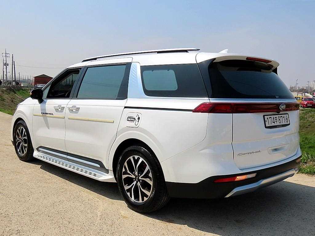 KIA Carnival - Vista 3