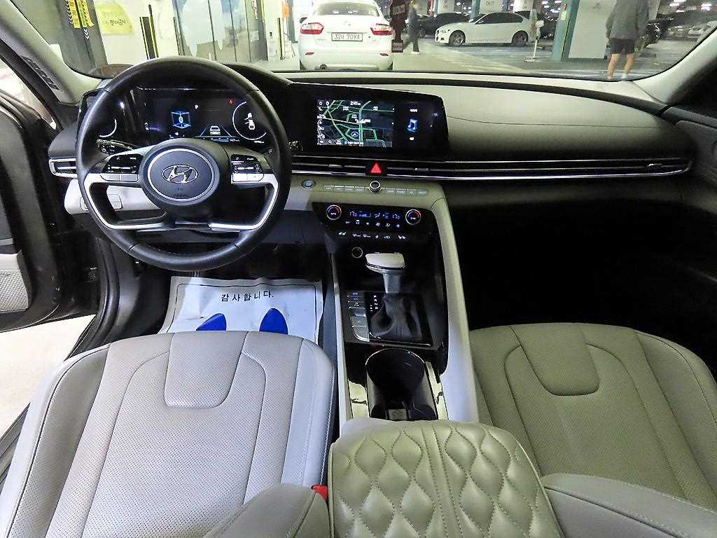 HYUNDAI Avante - Vista 10