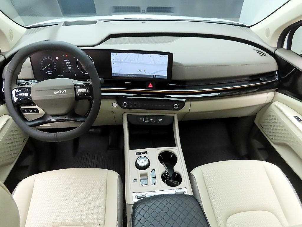 KIA Carnival - Vista 8