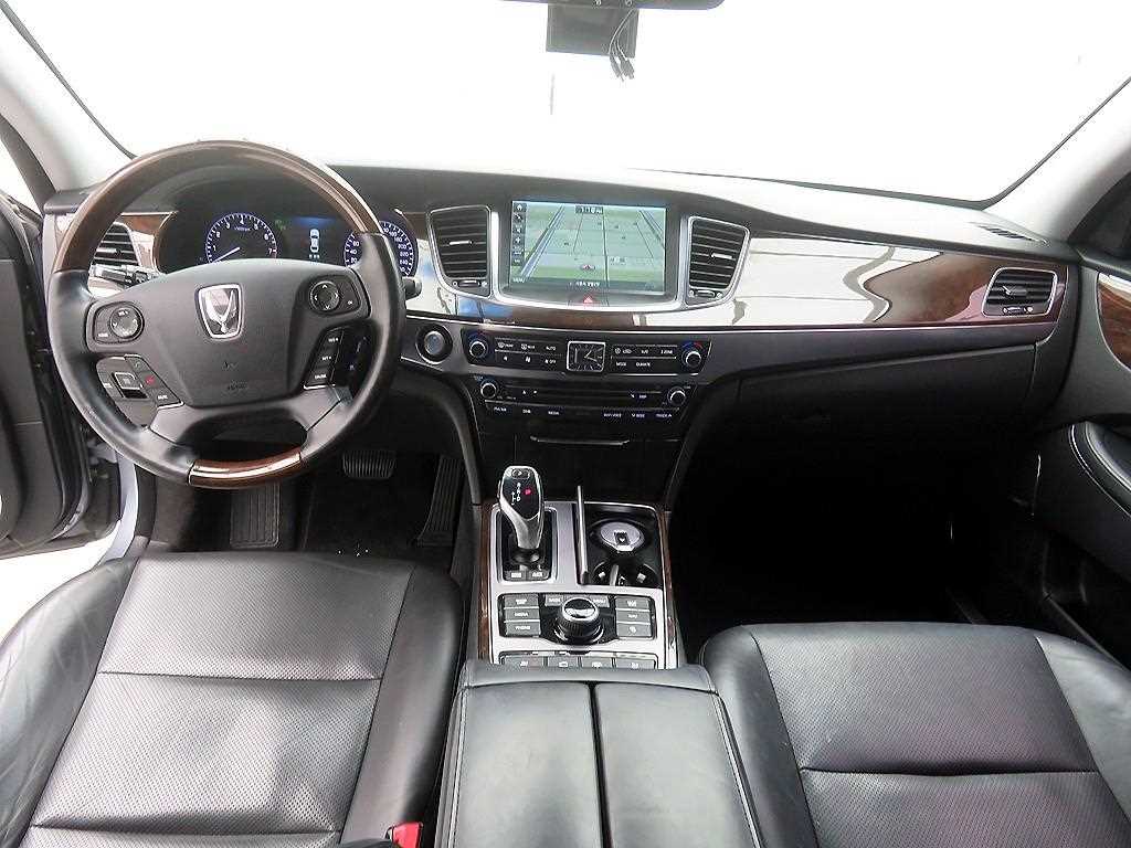 HYUNDAI Equus - Vista 8
