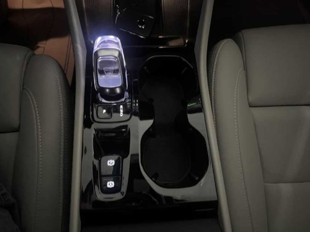 Volvo XC40 2025 Blanco - Importación desde Corea - HF Imports Iquique - Foto 13