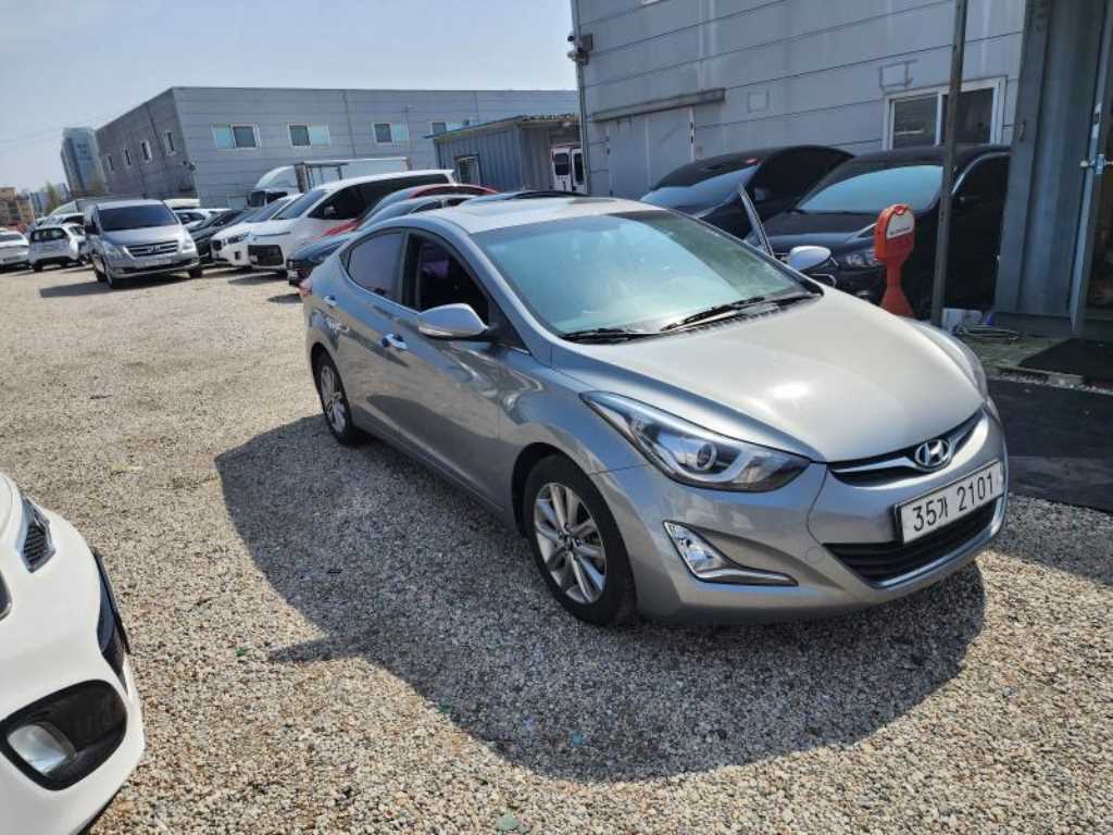 HYUNDAI Avante - Vista 2