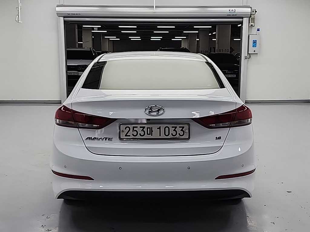 HYUNDAI Avante - Vista 3