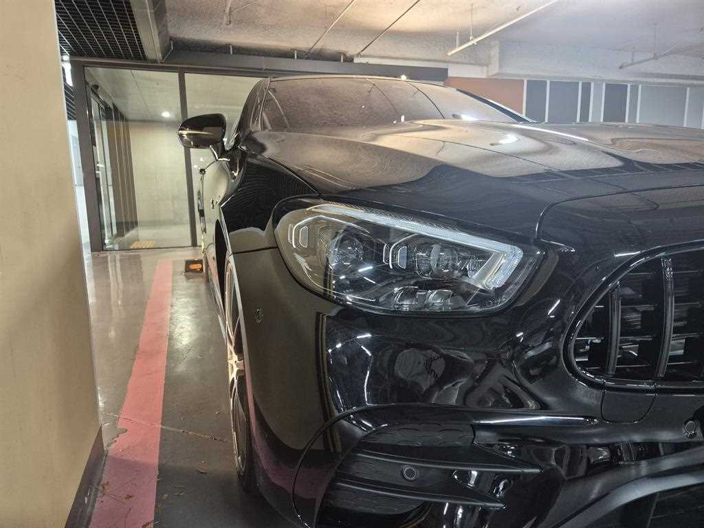 Mercedes Benz E class - Vista 3