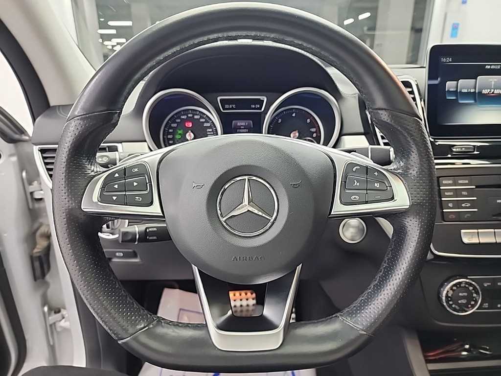 Mercedes Benz GLE Class - Vista 9