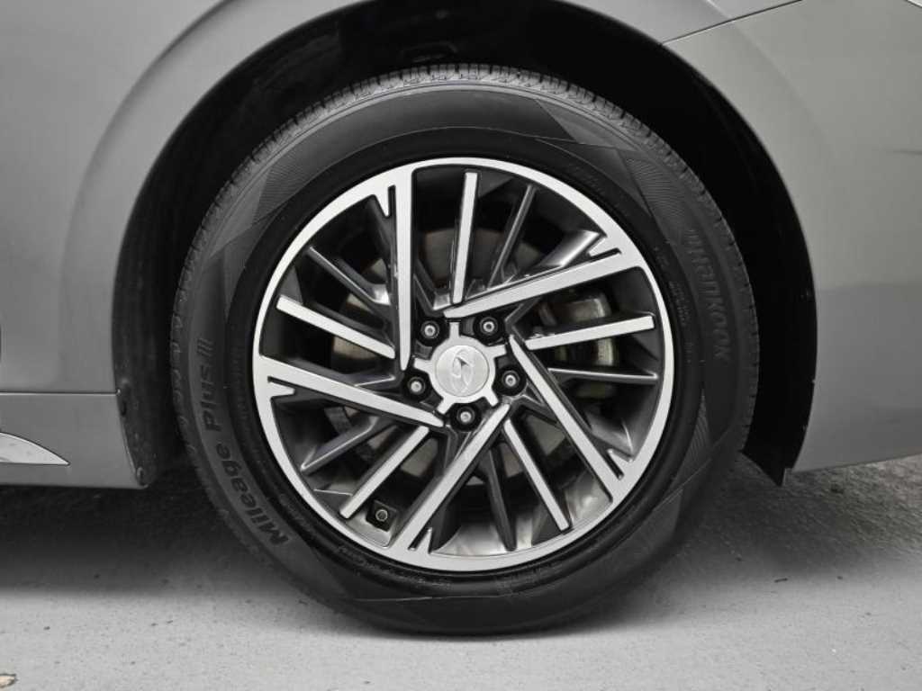 HYUNDAI Grandeur - Vista 5