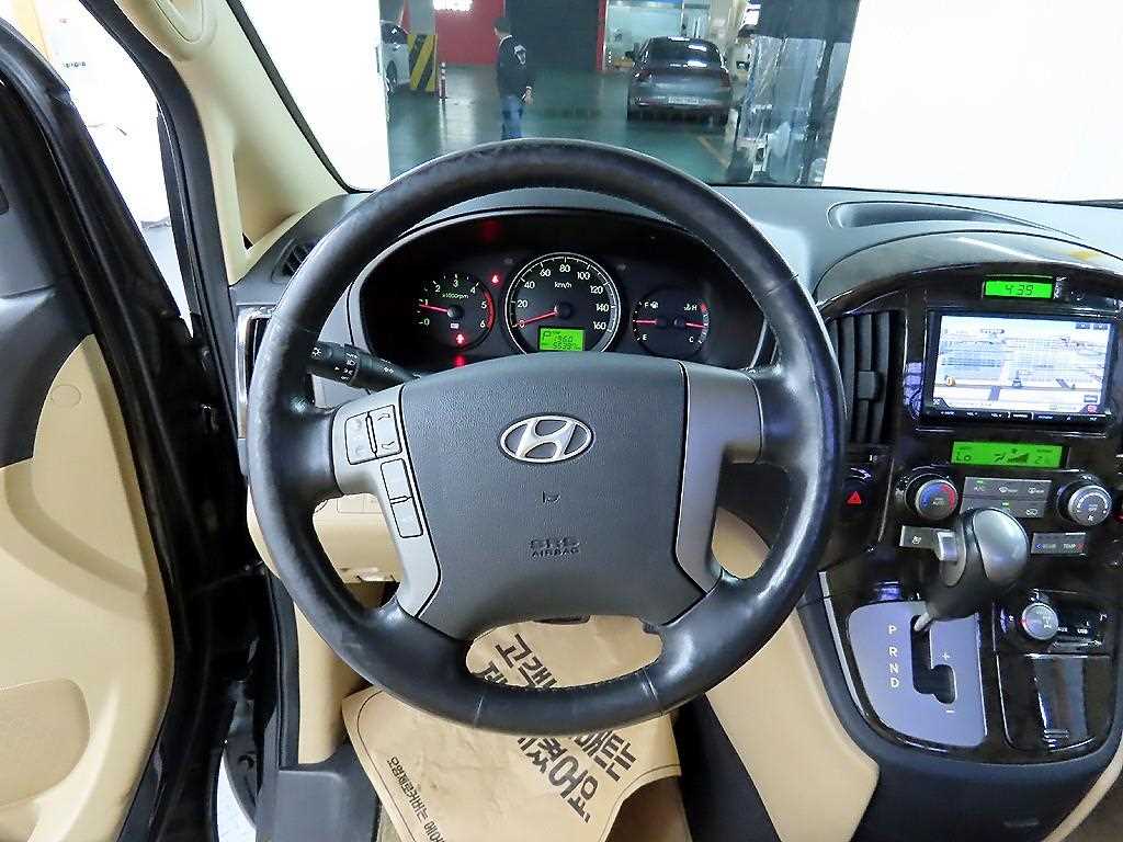 HYUNDAI Starex - Vista 9