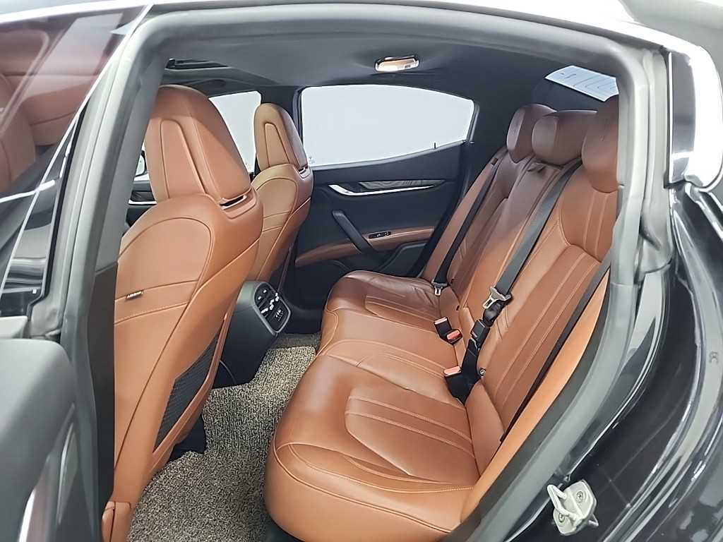 Maserati Ghibli - Vista 12