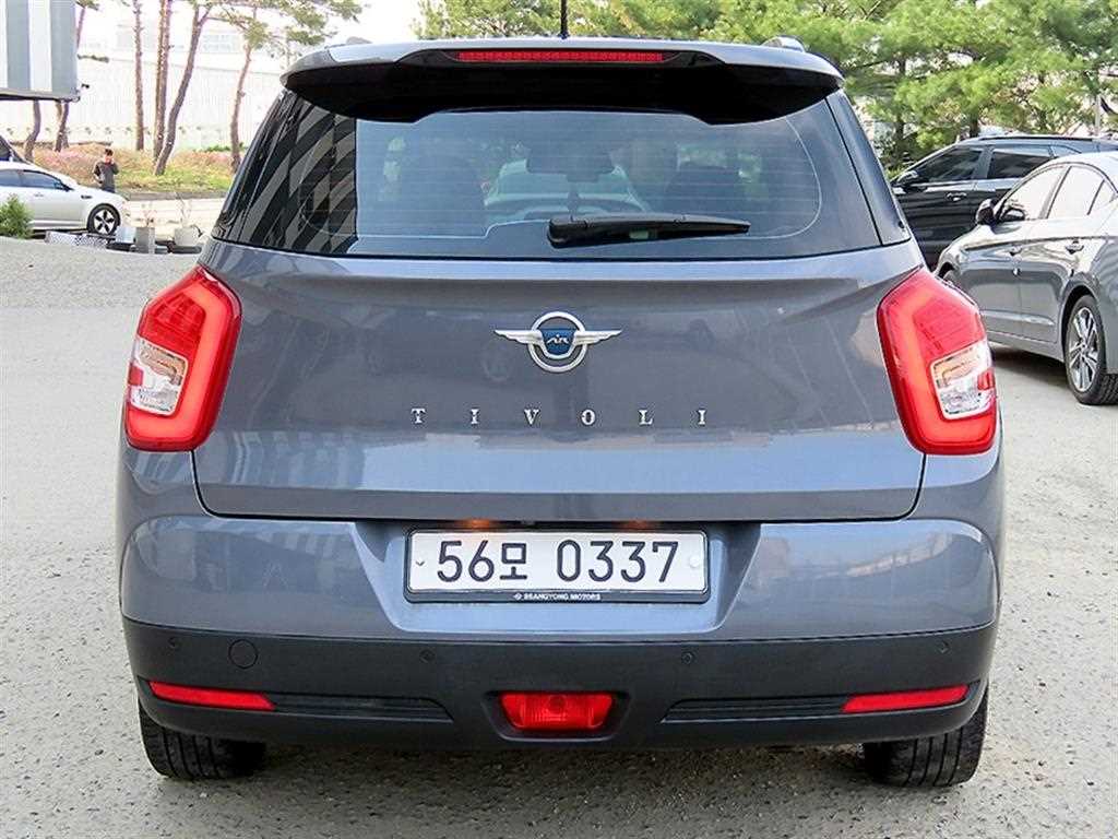 Ssangyong Tivoli - Vista 4
