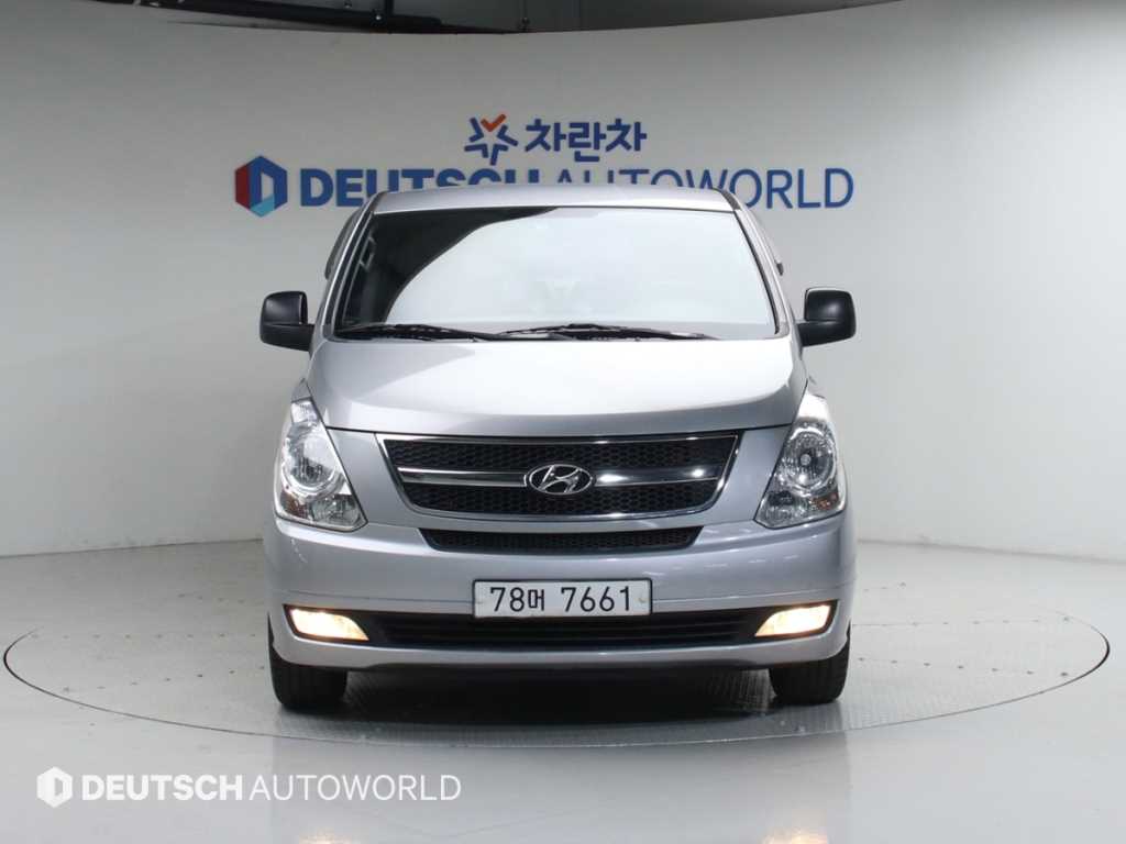 HYUNDAI Starex - Vista 3