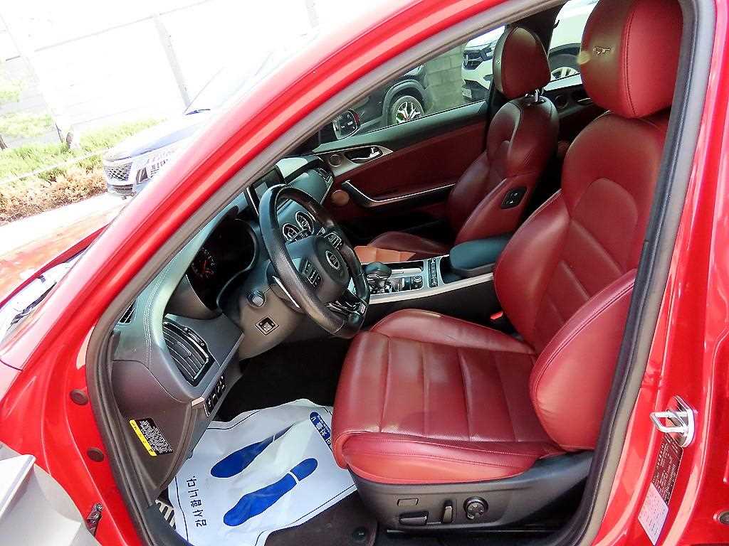 KIA Stinger - Vista 5