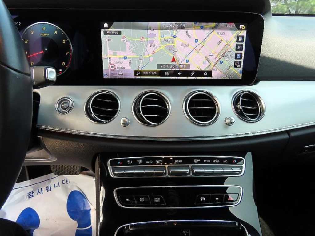 Mercedes Benz E class - Vista 12