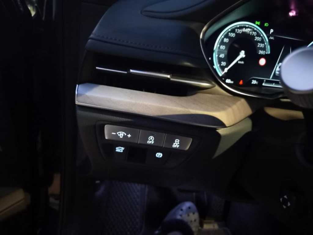 Genesis G80 - Vista 10