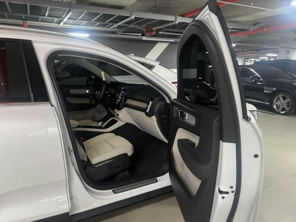 Volvo XC40 - Vista 8