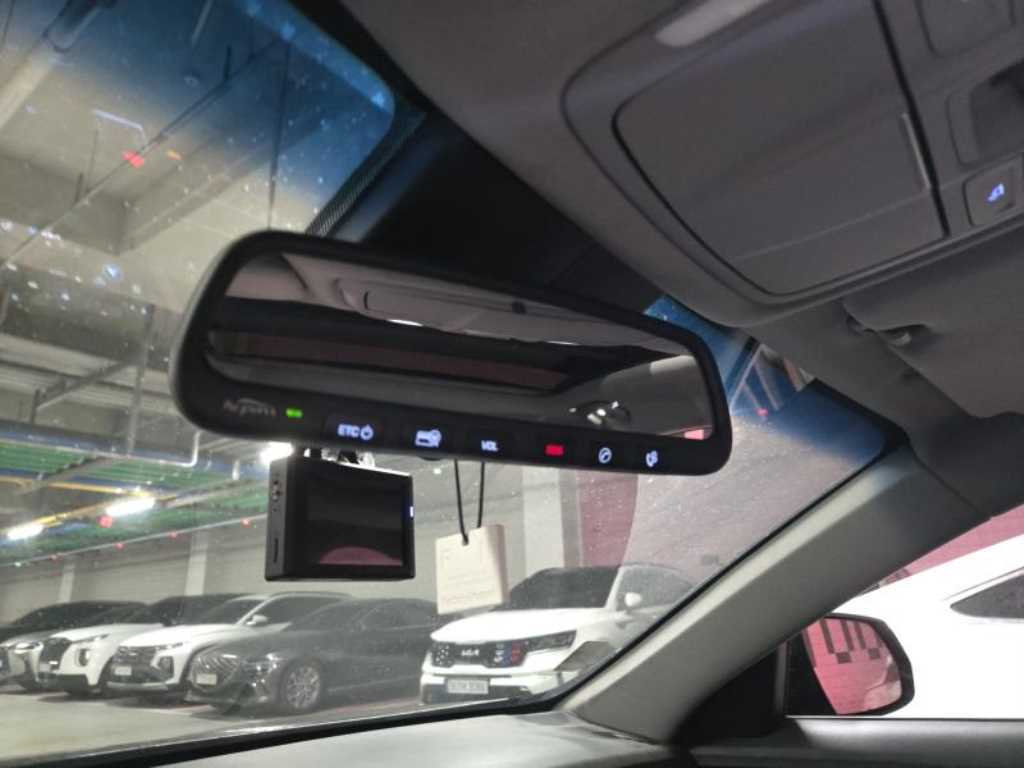 HYUNDAI Genesis - Vista 6