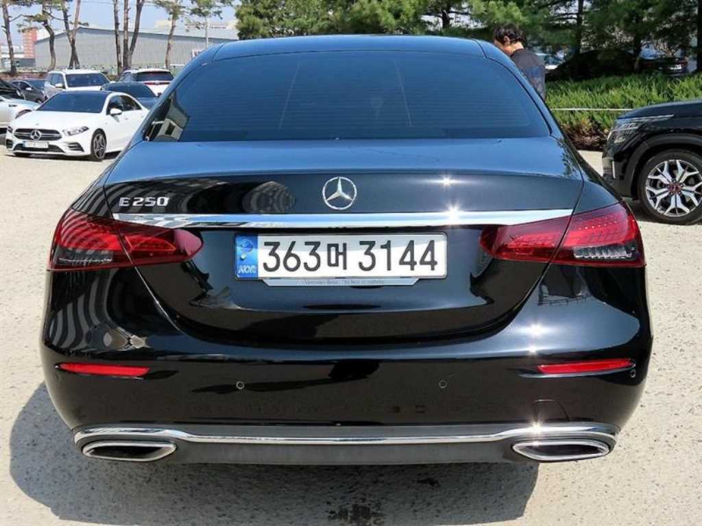 Mercedes Benz E class - Vista 4