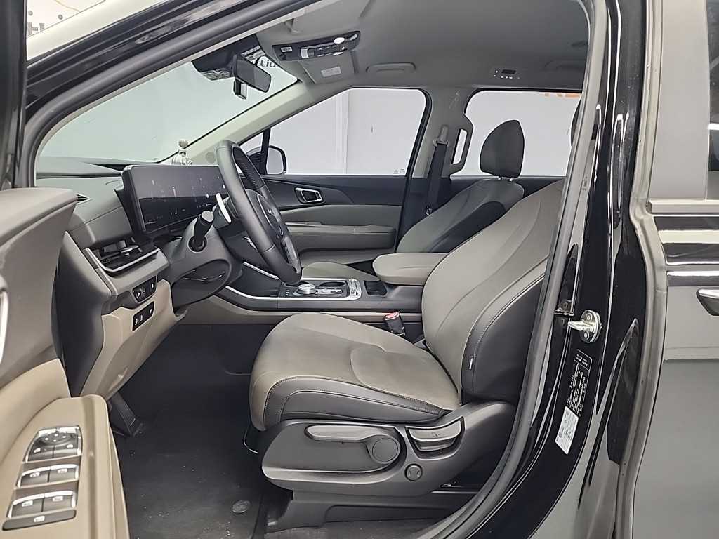 KIA Carnival - Vista 11