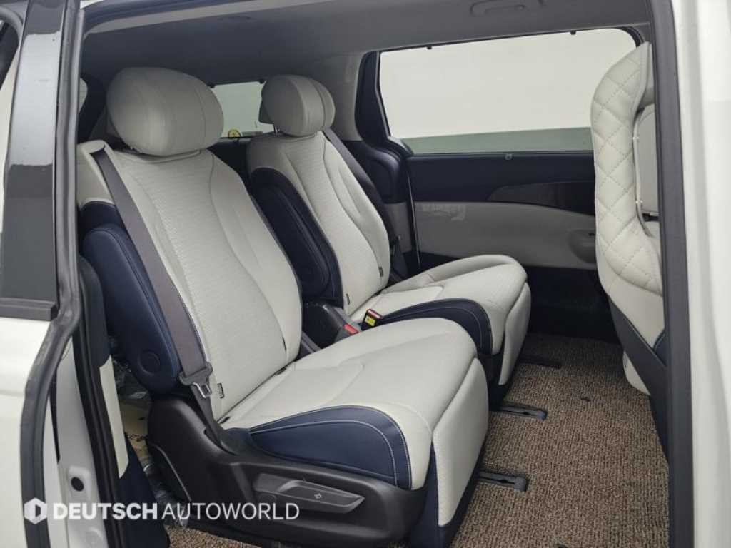 KIA Carnival - Vista 12