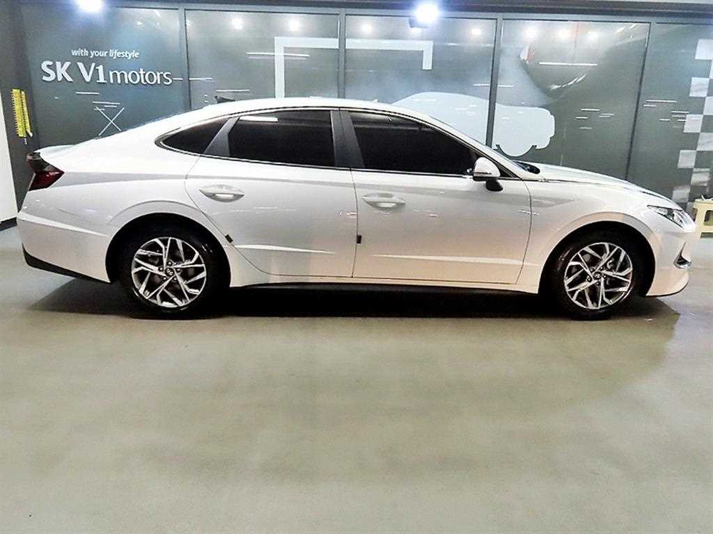 HYUNDAI Sonata - Vista 3