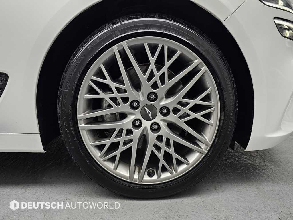 Genesis G70 - Vista 5