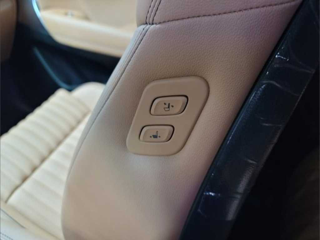 Genesis G70 - Vista 4