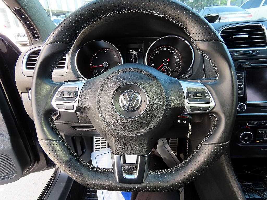 Volkswagen Golf - Vista 8