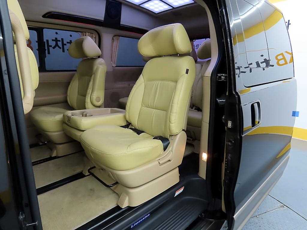 HYUNDAI Starex - Vista 6