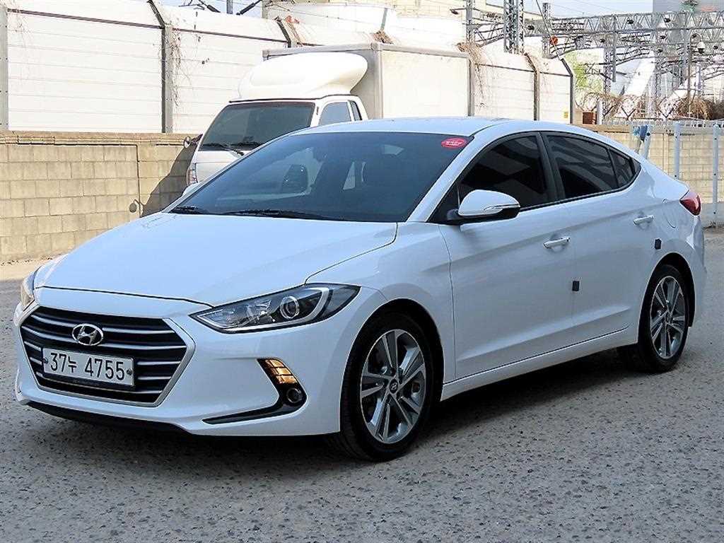 HYUNDAI Avante - Vista 2