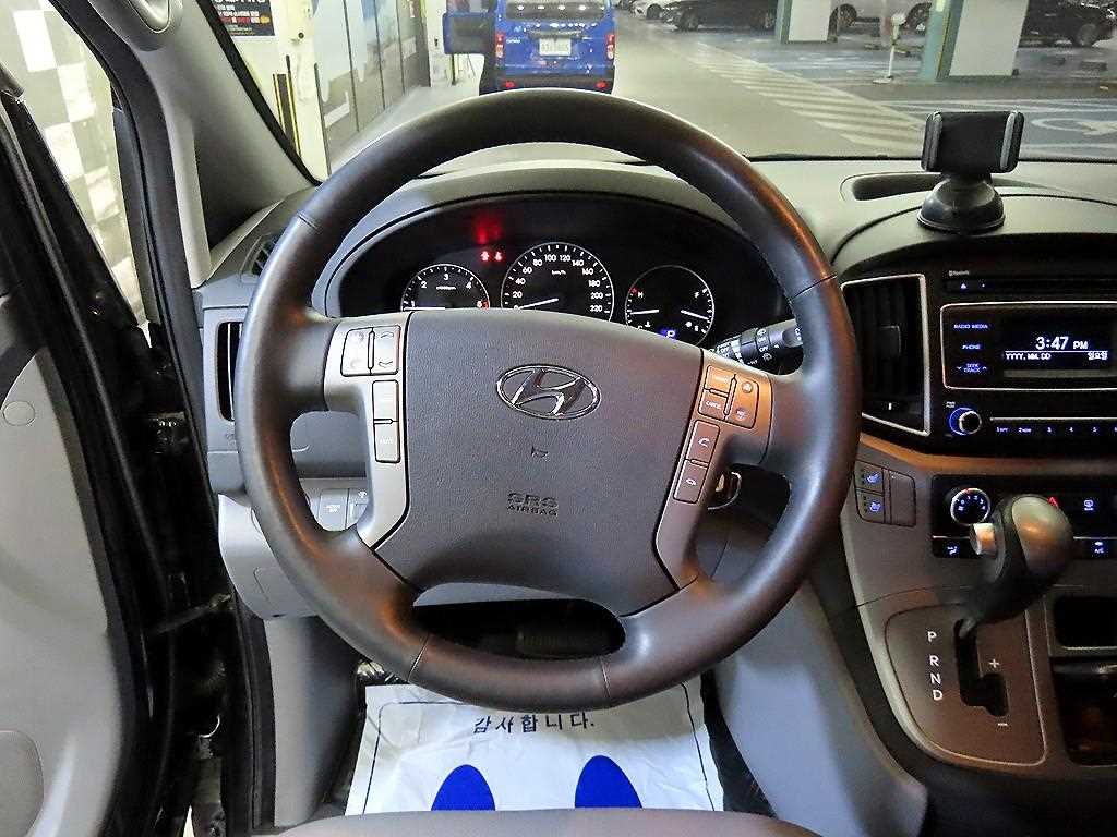 HYUNDAI Starex - Vista 8