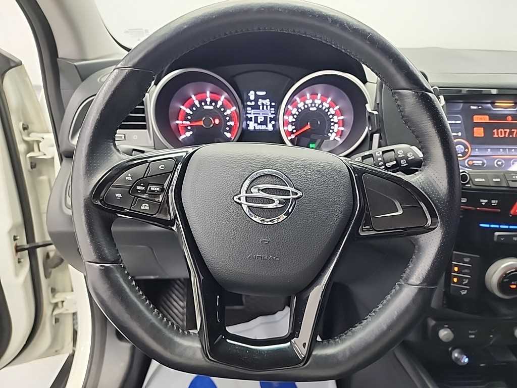 Ssangyong Tivoli - Vista 9