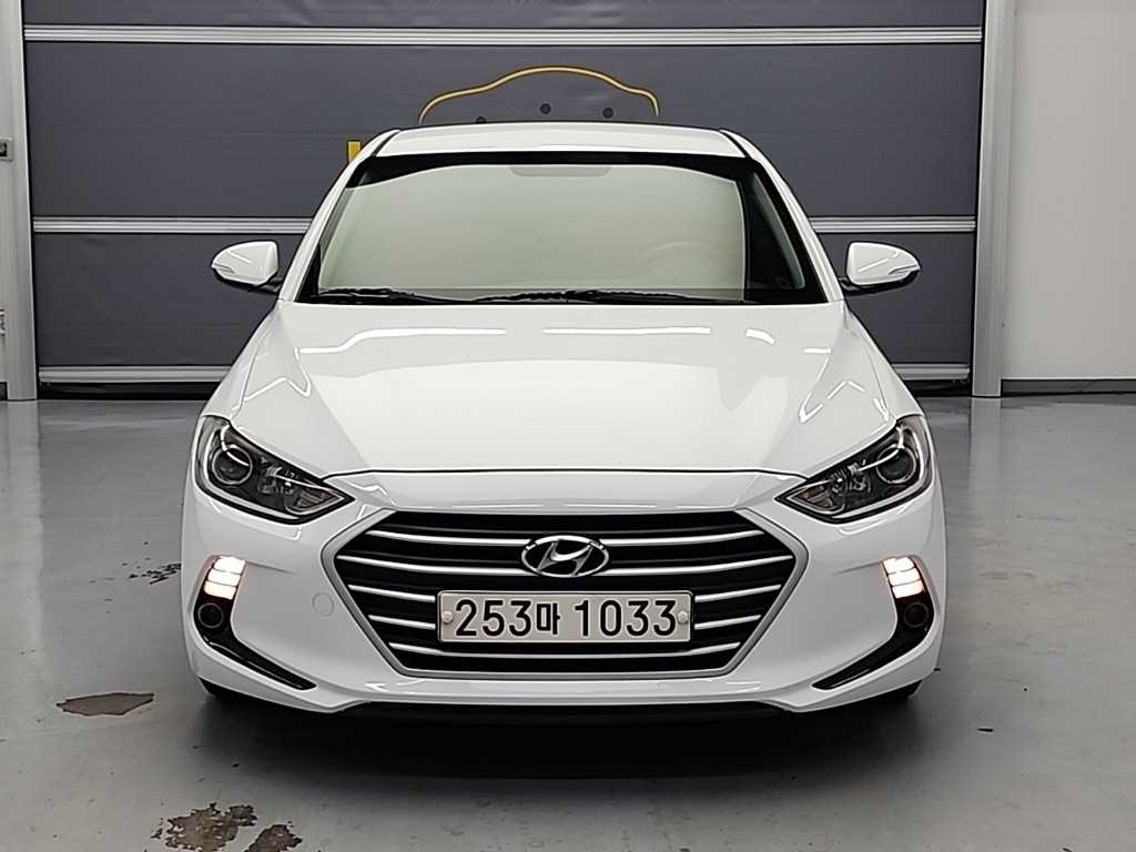 HYUNDAI Avante - Vista 2