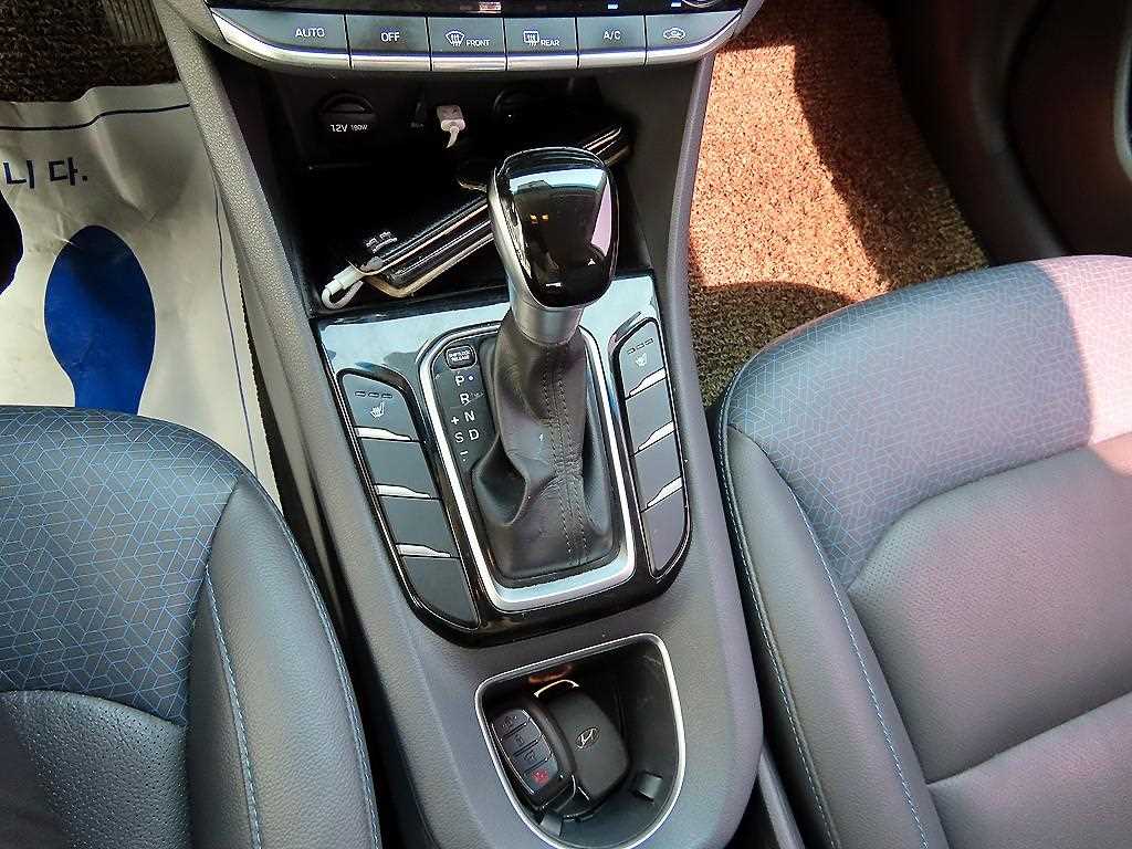 HYUNDAI Ioniq - Vista 10