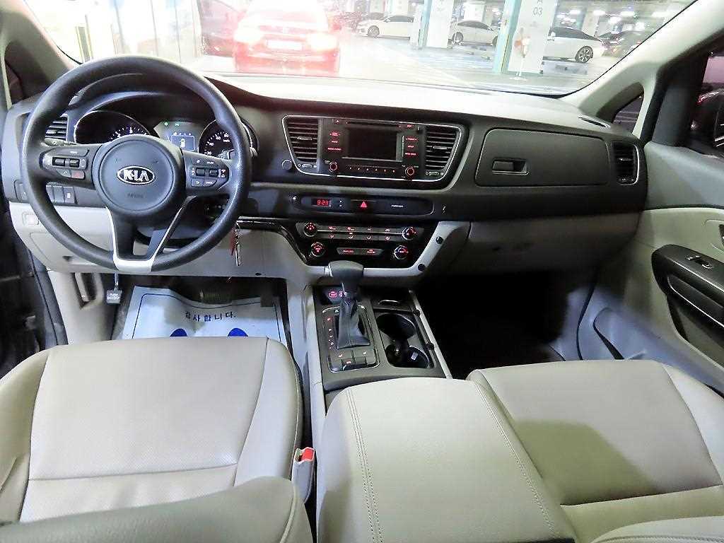 KIA Carnival - Vista 9