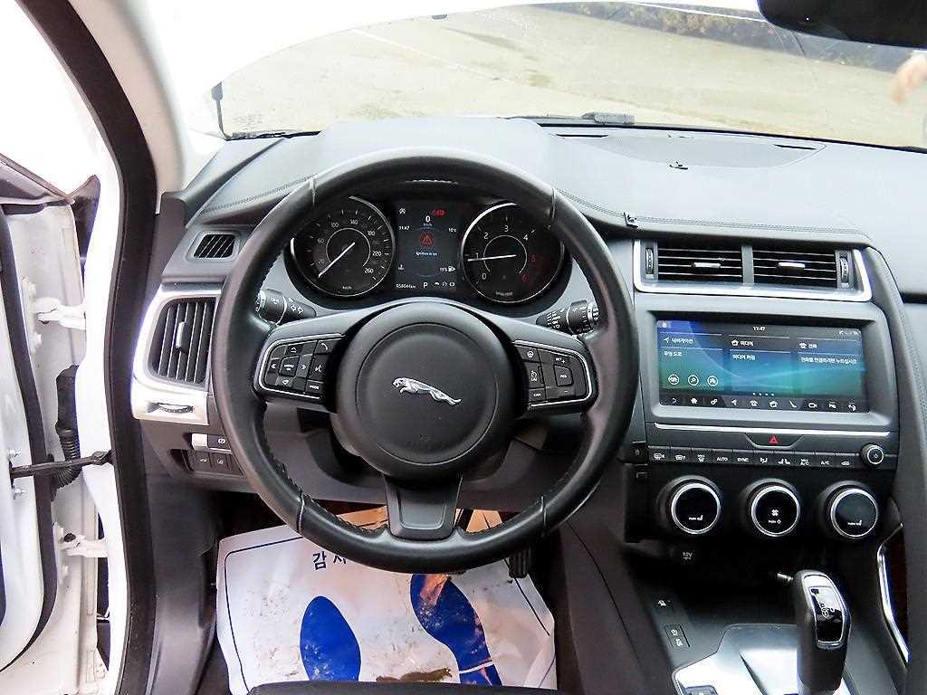 Jaguar E-PACE - Vista 8