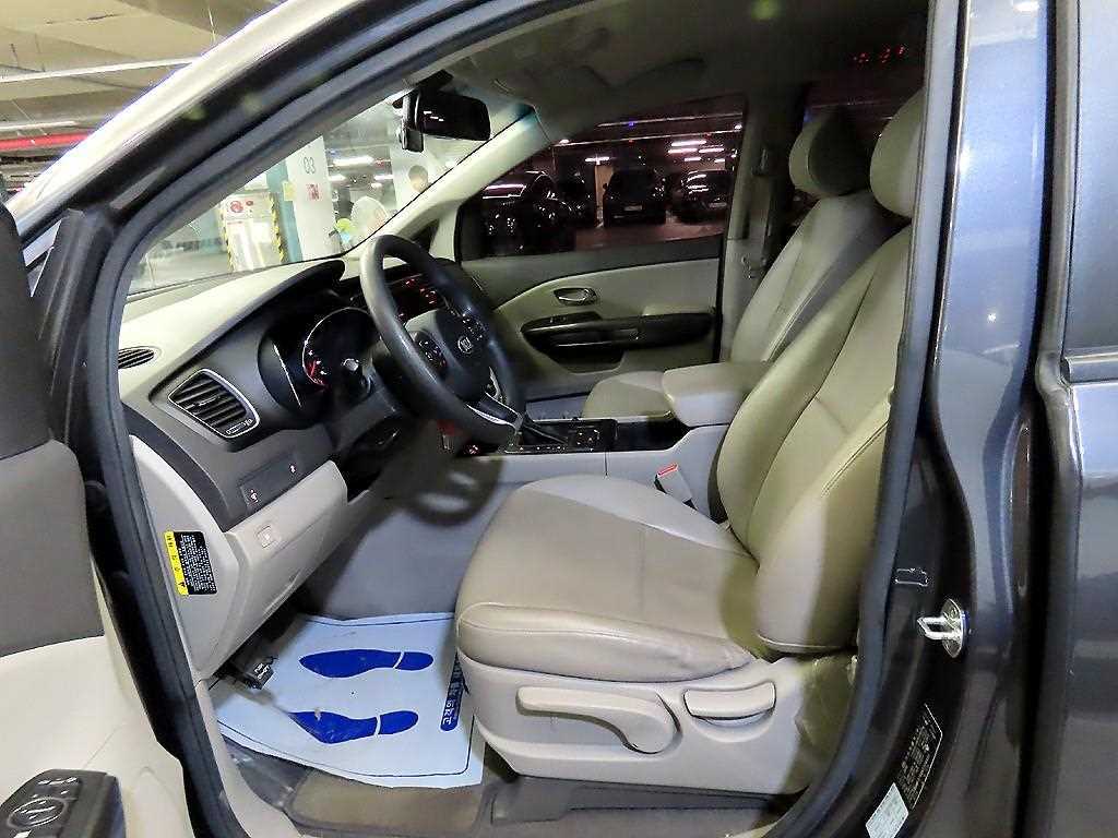 KIA Carnival - Vista 6