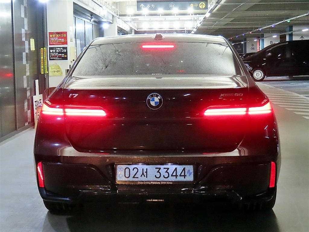 BMW i7 - Vista 5