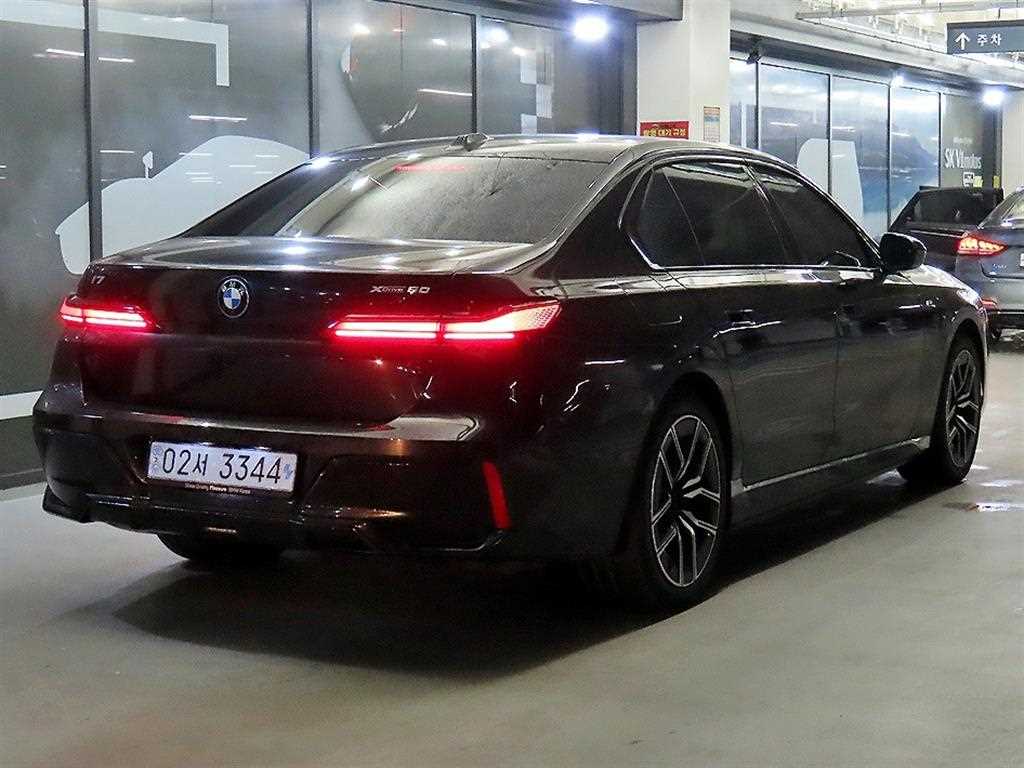 BMW i7 - Vista 4