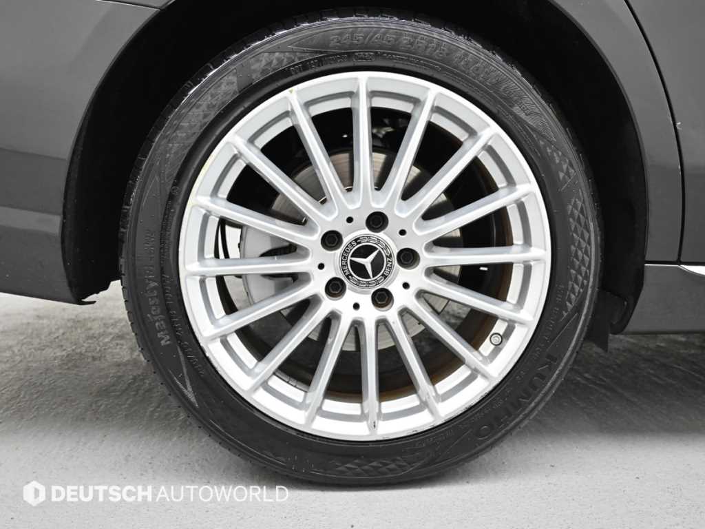 Mercedes Benz E class - Vista 5