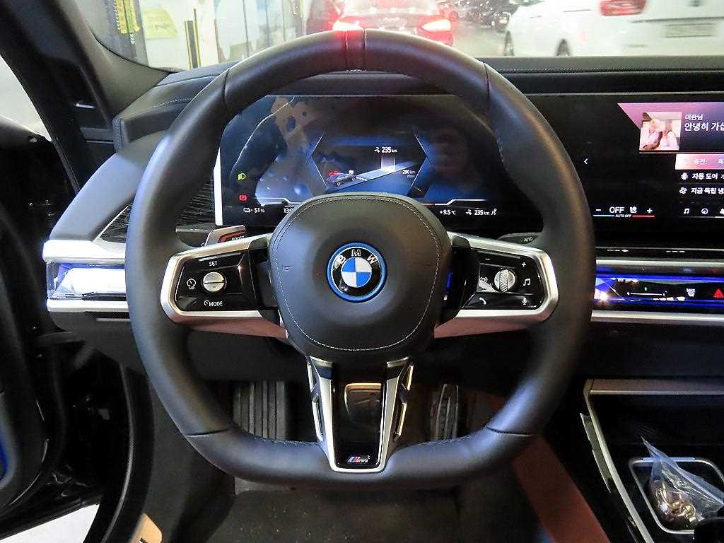 BMW i7 - Vista 8