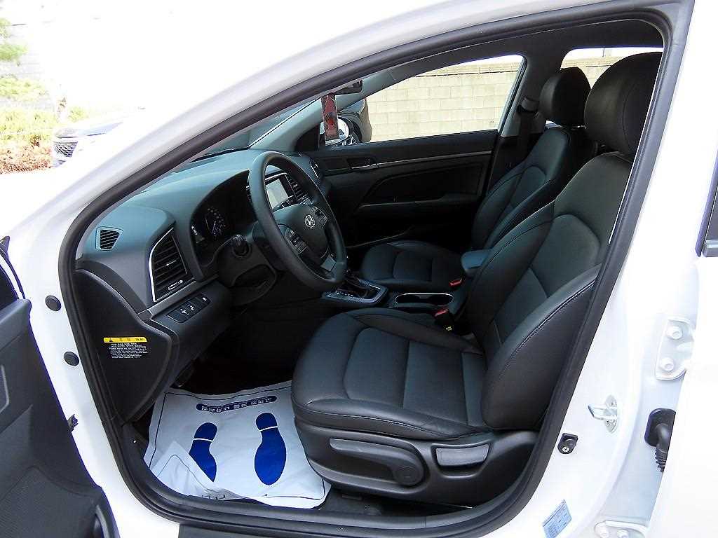 HYUNDAI Avante - Vista 5