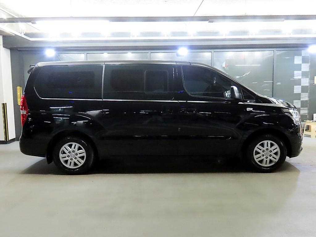 HYUNDAI Starex - Vista 3