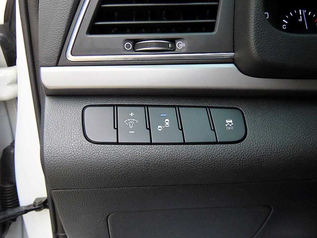 HYUNDAI Avante - Vista 12