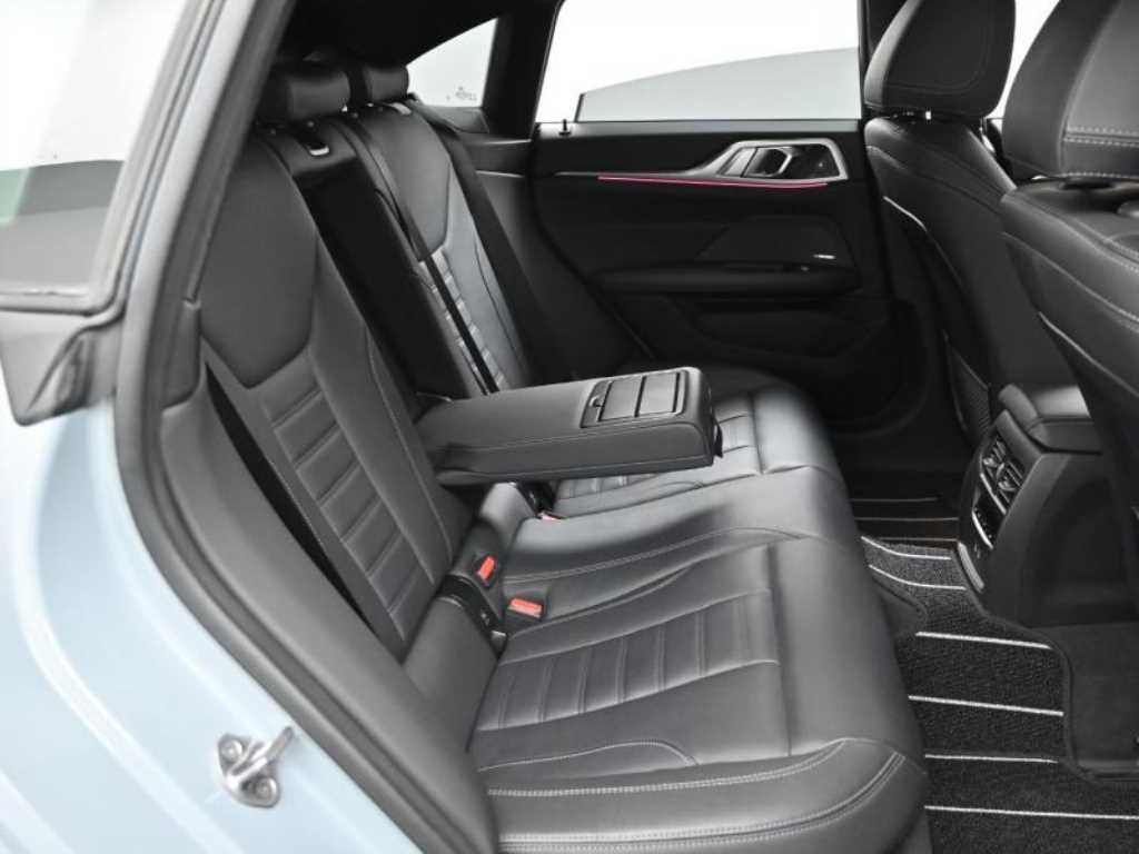 BMW i4 - Vista 12