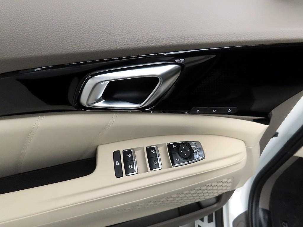 KIA Carnival - Vista 11