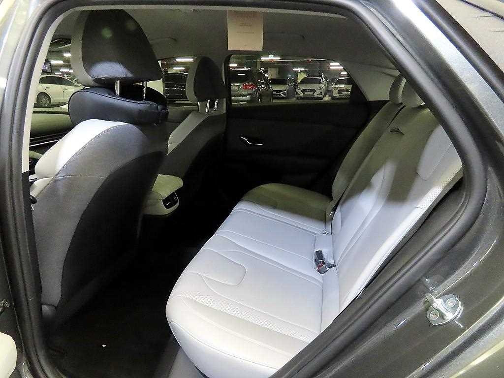 HYUNDAI Avante - Vista 7