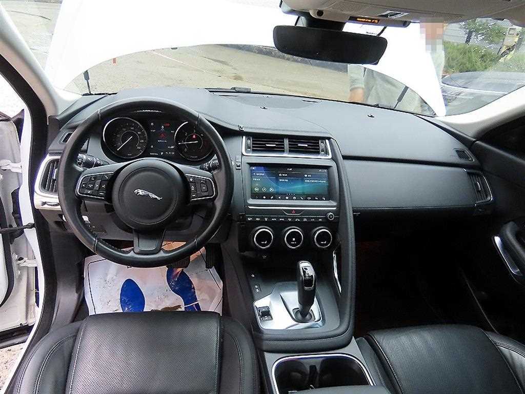 Jaguar E-PACE - Vista 7