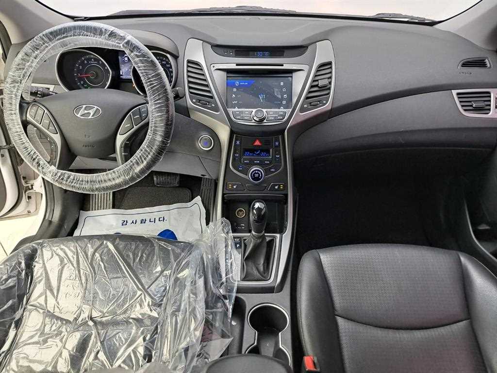 HYUNDAI Avante - Vista 6