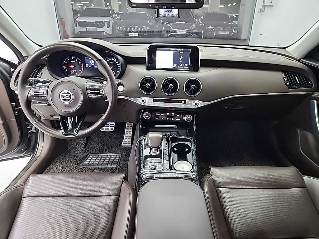 KIA Stinger - Vista 7