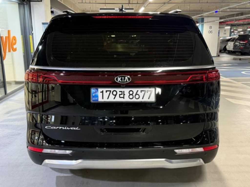 KIA Carnival - Vista 5